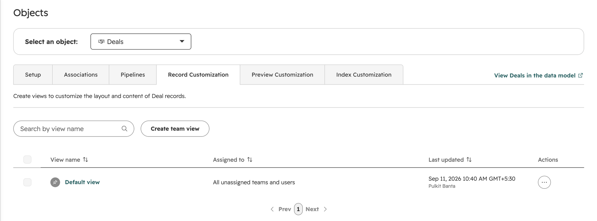 HubSpot Record Customization screen listing the Default view for the Deals object
